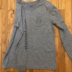 Grey vineyard vines shirt